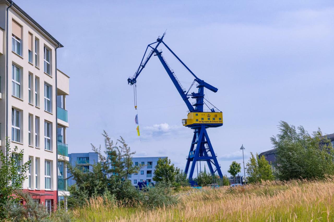 Ferienwohnung "Myharbourfront", Luxurioeses Wohnen An Der Hafenmole Rostock Exterior foto